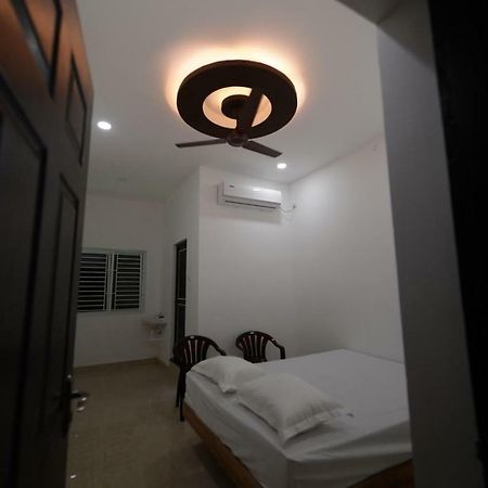 Vg Mahal Hotel Tiruchirappalli Buitenkant foto
