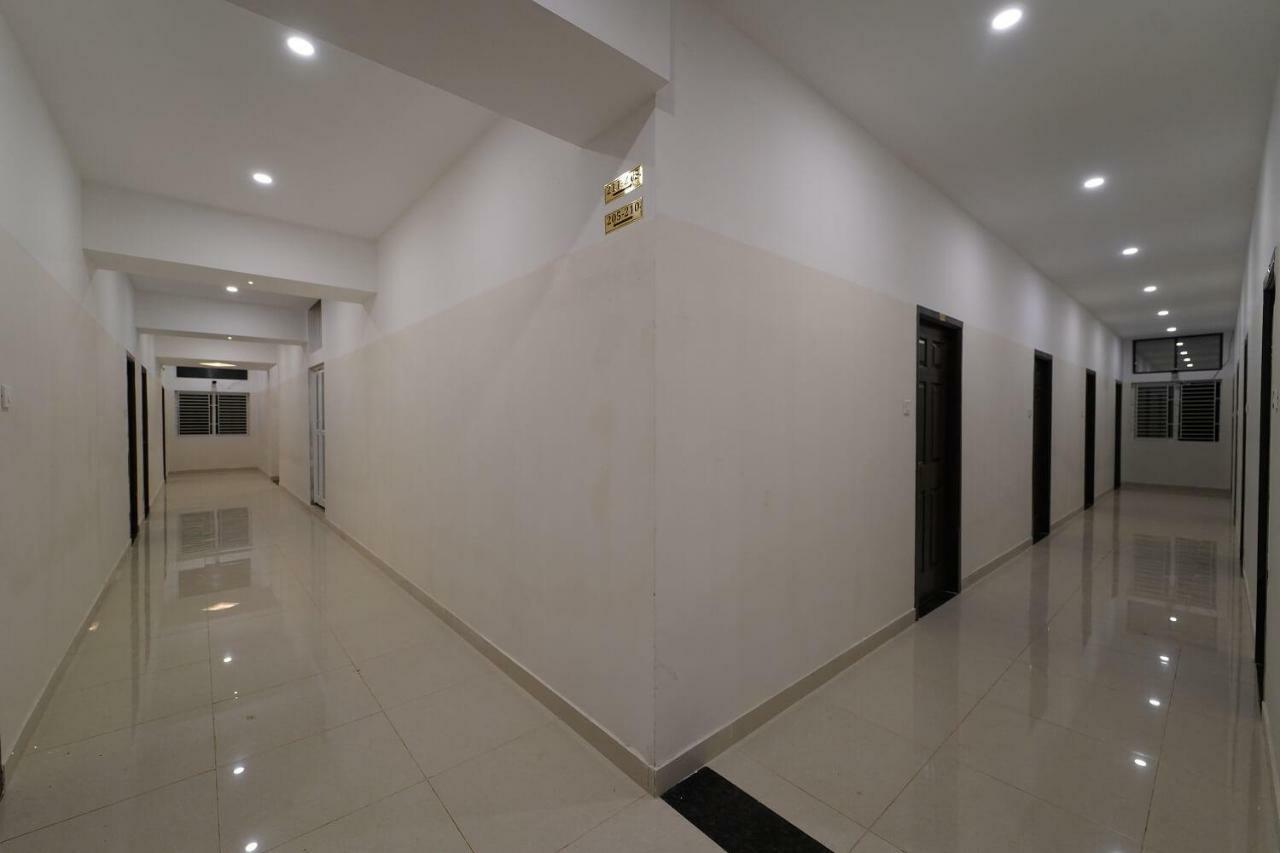 Vg Mahal Hotel Tiruchirappalli Buitenkant foto